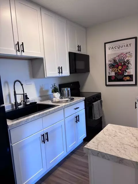 2524 Highway 100 S, Saint Louis Park, MN 55416