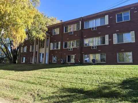 2271 Atlantic St, Maplewood, MN 55109