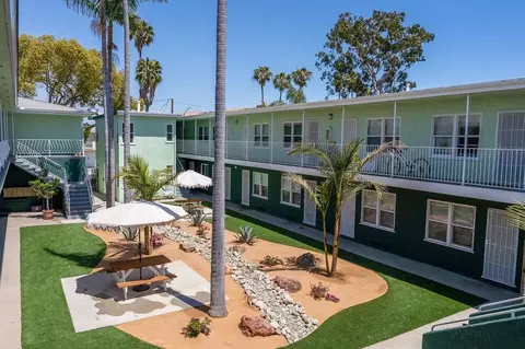 1212 E 3rd St, Long Beach, CA 90802