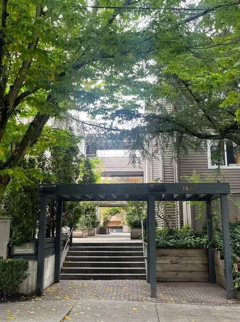 1922 42nd Ave E, Seattle, WA 98112