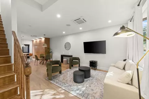 200 E 11th St, New York, NY 10003