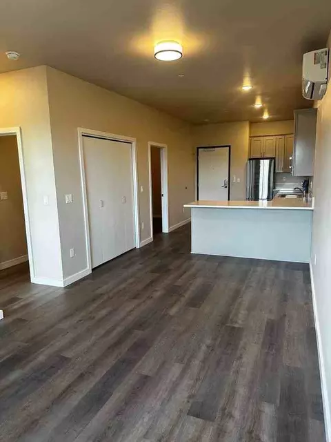 12547 SW Main St, Tigard, OR 97223
