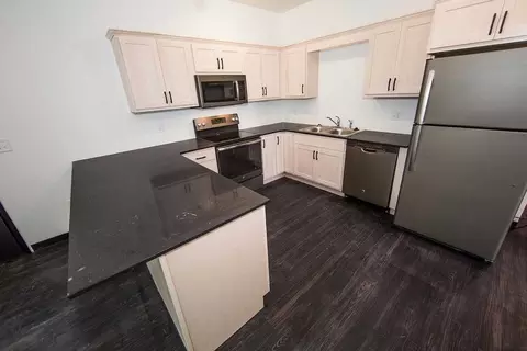 917 W 23rd St, Cedar Falls, IA 50613