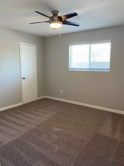 3221 N 36th St, Phoenix, AZ 85018