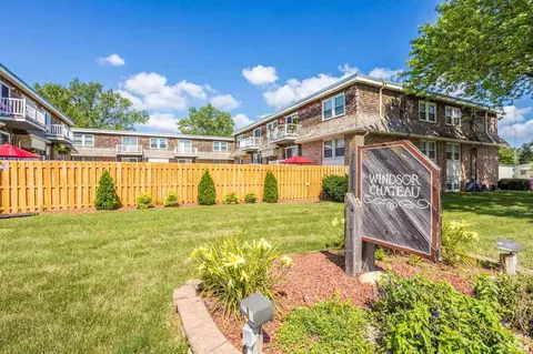 1250 73rd St, Windsor Heights, IA 50324