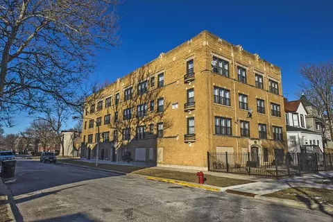 7419 S Phillips Ave, Chicago, IL 60649 photo 2