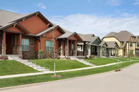1904 SW Cascade Falls Dr, Ankeny, IA 50023