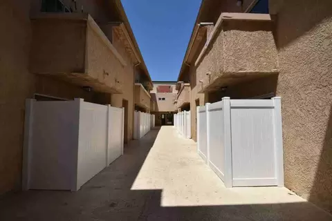 11045 La Maida St, Los Angeles, CA 91601