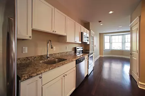 210 Maryland Plz, Saint Louis, MO 63108 photo 4