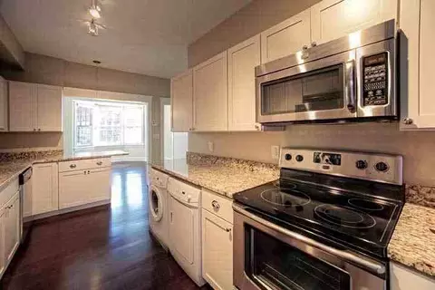 210 Maryland Plz, Saint Louis, MO 63108 photo 23
