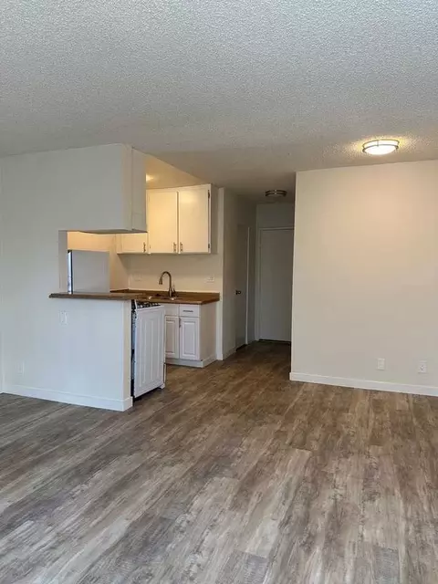 11450 Calvert St, Los Angeles, CA 91606