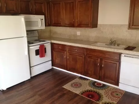 4577 N 1st St, Fresno, CA 93726