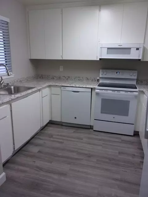 7134 Gloria Dr, Sacramento, CA 95831