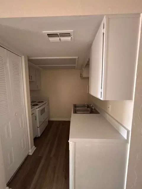 6823 SW 4th Pl, Gainesville, FL 32607