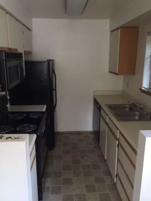 5254 Brooklyn Ave NE, Seattle, WA 98105