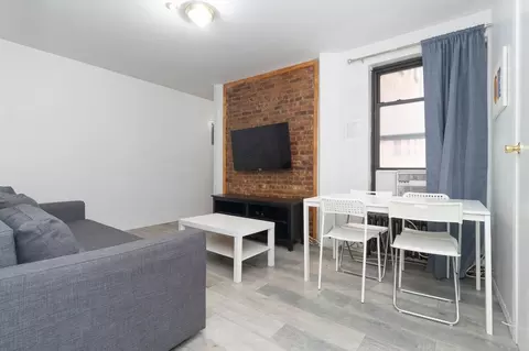 215 E 95 St # B, New York, NY 10128