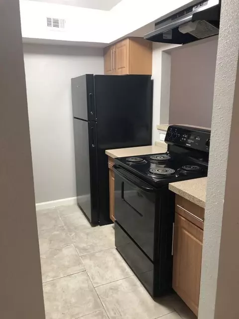 1025 W Wheatland Rd, Dallas, TX 75232