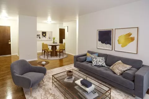 1040 W Hollywood Ave, Chicago, IL 60660