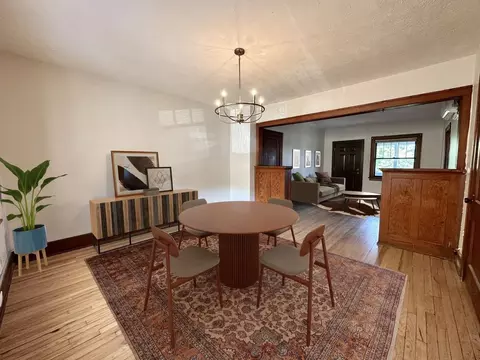 564 S 35th St, Omaha, NE 68105