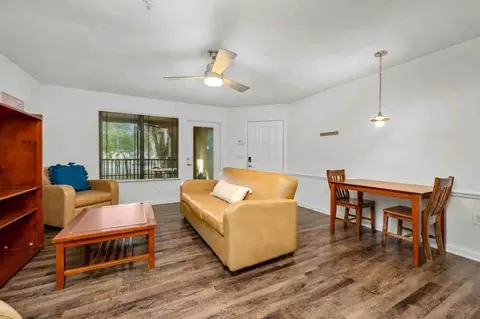 Livingston Ave, Lutz, FL 33559