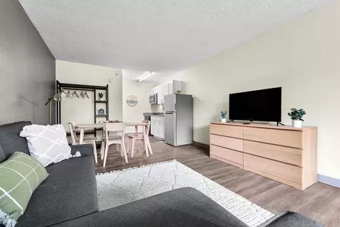 1057 Broward Rd, Jacksonville, FL 32218