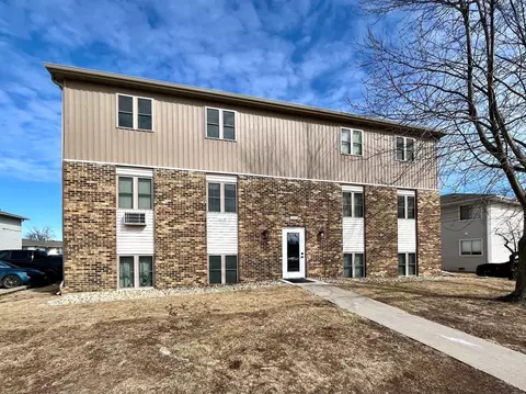 1016 Newton Rd, Iowa City, IA 52246