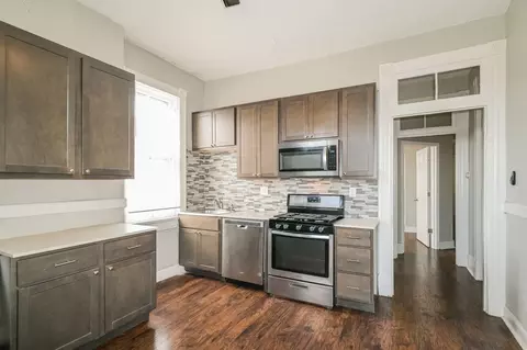 2821 Henrietta Pl, Saint Louis, MO 63104