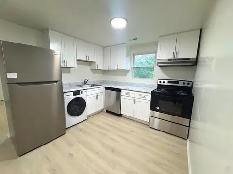 464 Lisa Sq, Virginia Beach, VA 23454
