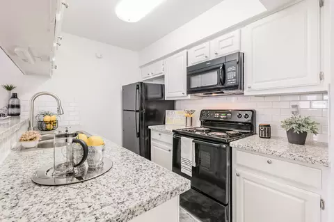 8162 Richmond Ave, Houston, TX 77063