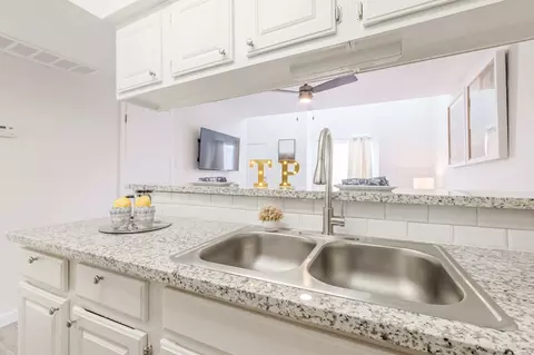 8162 Richmond Ave, Houston, TX 77063
