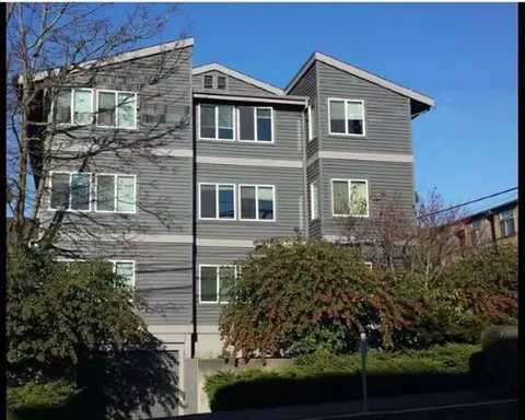 716 NE 42nd St, Seattle, WA 98105