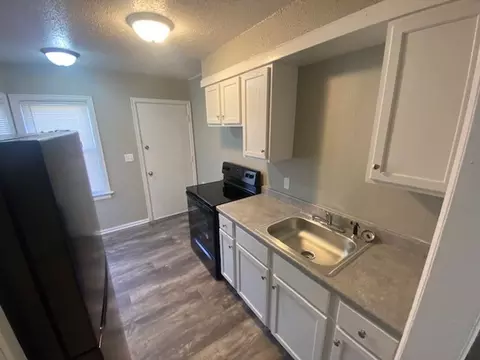 1514 E 3rd St N, Wichita, KS 67214