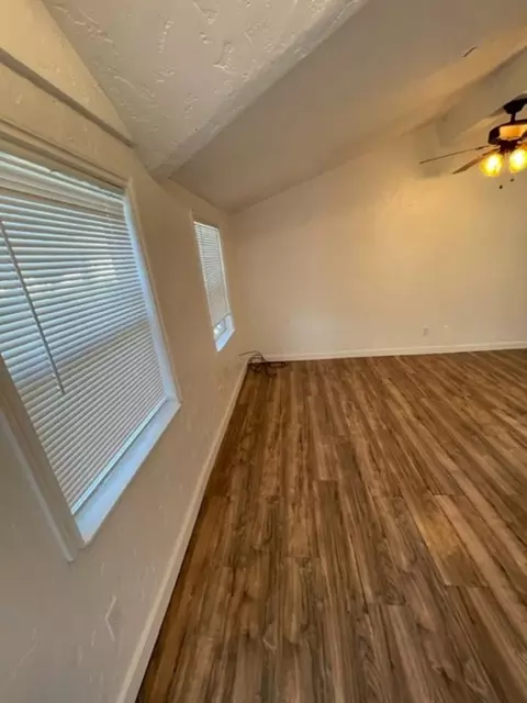 17007 SE Stark St, Portland, OR 97233 photo 5