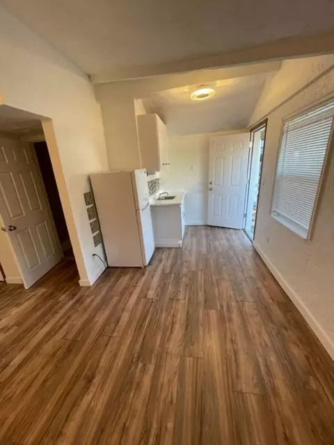 17007 SE Stark St, Portland, OR 97233 photo 4