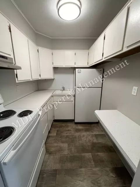 1410 S Center Rd, Saginaw, MI 48638