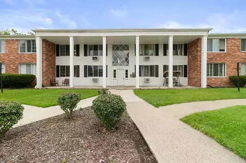 1815 Potomac Cir, Lansing, MI 48910