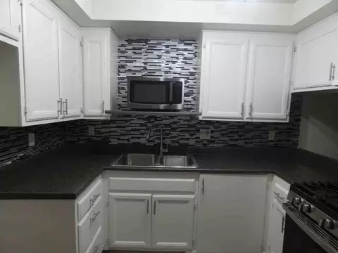 2833 N Bristol St, Santa Ana, CA 92706