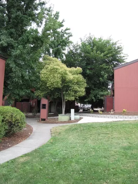 2300 E Barnett Rd, Medford, OR 97504