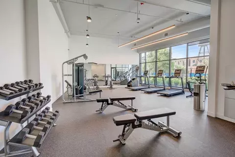 853 W Blackhawk St, Chicago, IL 60642