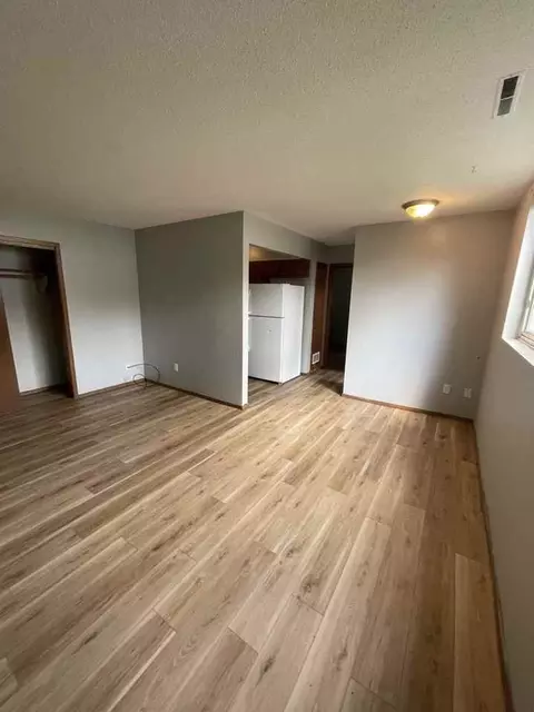 1133 Dixon Dr, Waterloo, IA 50701
