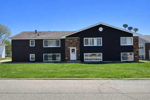 1133 Dixon Dr, Waterloo, IA 50701