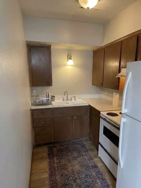 1133 Dixon Dr, Waterloo, IA 50701
