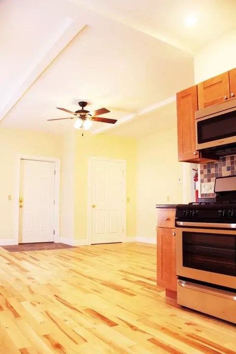 51 N Champlain St, Burlington, VT 05401