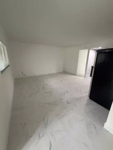 7609 NW 42nd Pl, Sunrise, FL 33351