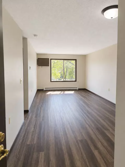808 Hills Ave, Jackson, MN 56143