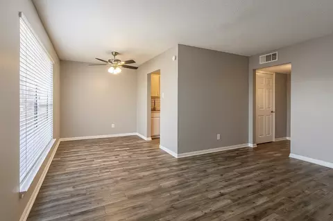2710 W Walnut St, Garland, TX 75042