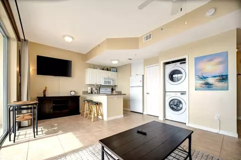 Pine Ct N, Saint Petersburg, FL 33709
