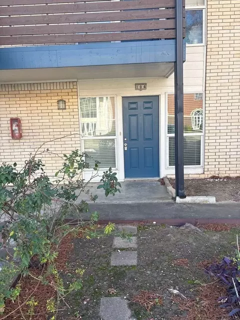304 Smith St, Grapevine, TX 76051