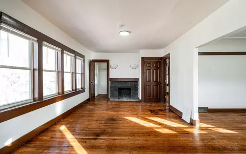 2548 N 38th St, Milwaukee, WI 53210