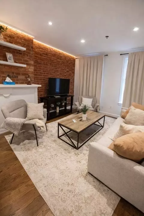 200 E 11th St, New York, NY 10003